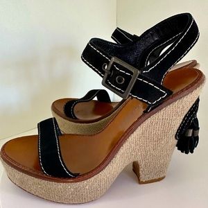 Very comfortable Marc Jacobs wedges 5-inch her and 1.5-inch platform in size 8.